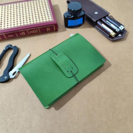 sổ tay Traveler Notebook B6 Slim da thật handmade màu xanh lá của Bettino